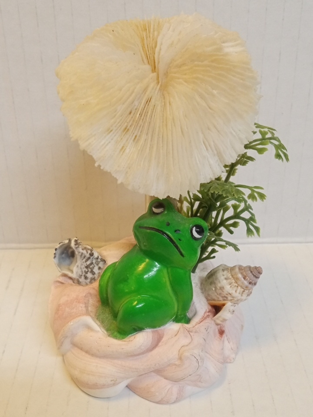 Vintage Frog on Seashell Figurine Florida Souvenir 4" Tall